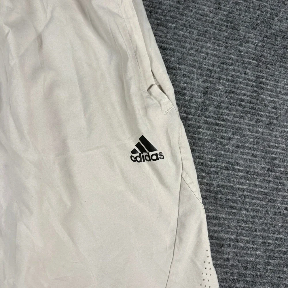 Adidas Athletic Shorts Mens 2XL Cream Good Perforated Gym Training Sportswear
